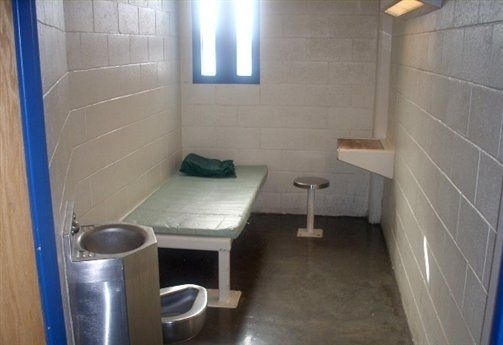 3962_mayweatyers-jail-cell.jpg (65.74 Kb)