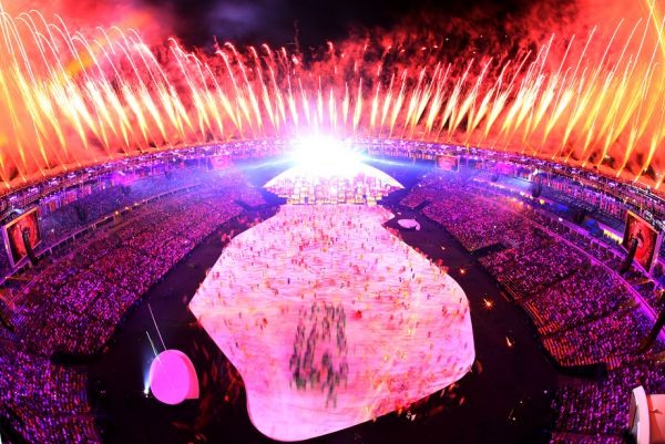 733040-ceremonija-otkrytija-olimpijskih-igr-na-stadione-marakana-v-rio-de-zhanejro.jpg (73.54 Kb)