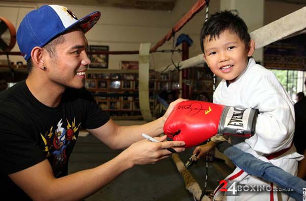 donaire-media-day-131106-003a.jpg (40.78 Kb)