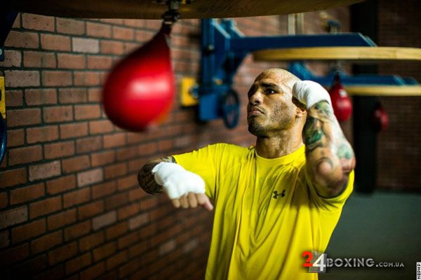 miguelcotto12.jpg (39.94 Kb)