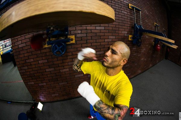 miguelcotto16.jpg (42.83 Kb)