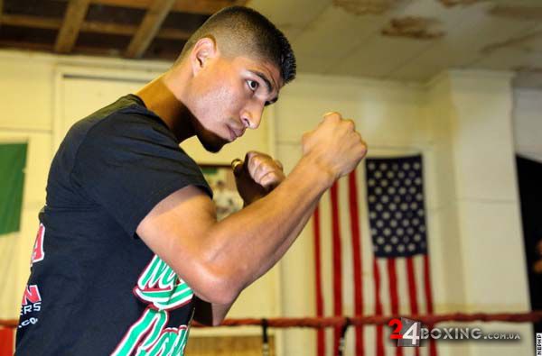 mikeygarcia-media-day-131105-001a.jpg (32.93 Kb)