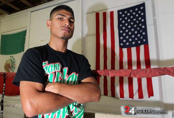 mikeygarcia-media-day-131105-003a.jpg (40.62 Kb)