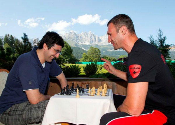 vitali-klitschko-and-kramnik-2.jpg (56. Kb)