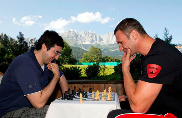 vitali-klitschko-and-kramnik-3.jpg (52.33 Kb)