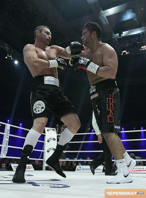 vitali-klitschko-manuel-charr-fight-5.jpg (119.18 Kb)