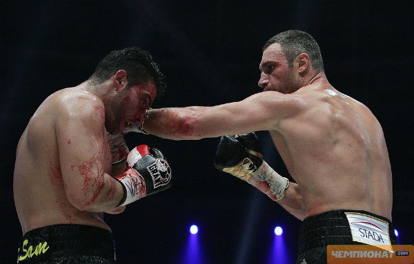 vitali-klitschko-manuel-charr-fight-7.jpg (40.99 Kb)