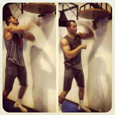 wladimir-klitschko-working-the-speed-bag-in-training-camp.jpg (32.74 Kb)