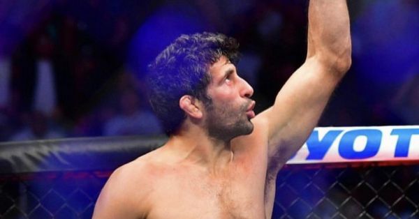 Американський легковаговик UFC Бенейл Даріуш поділ...