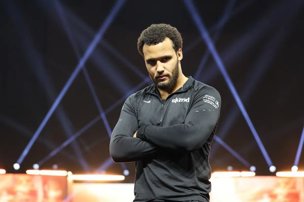 ����������� �������� ����� ������ (13-0, 11 ��) 24...